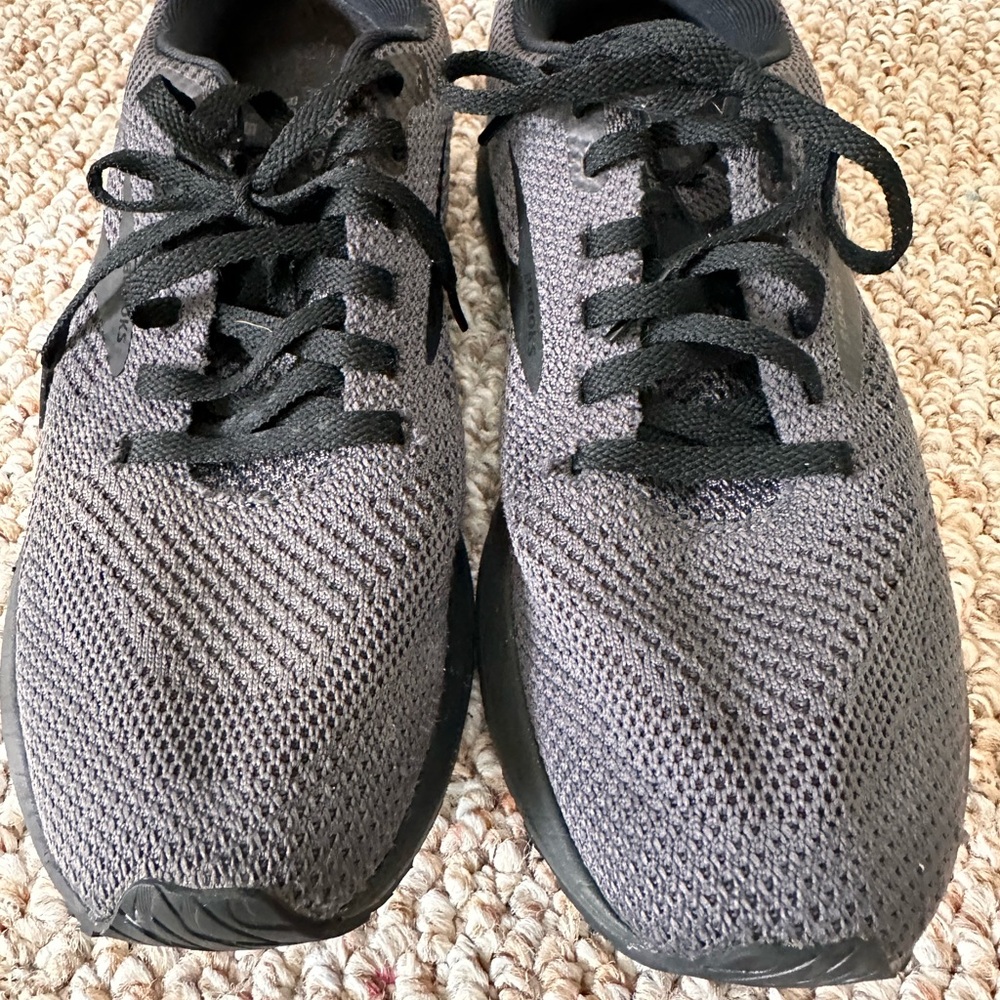 BROOKS Revel 5 Men’s running shoes.